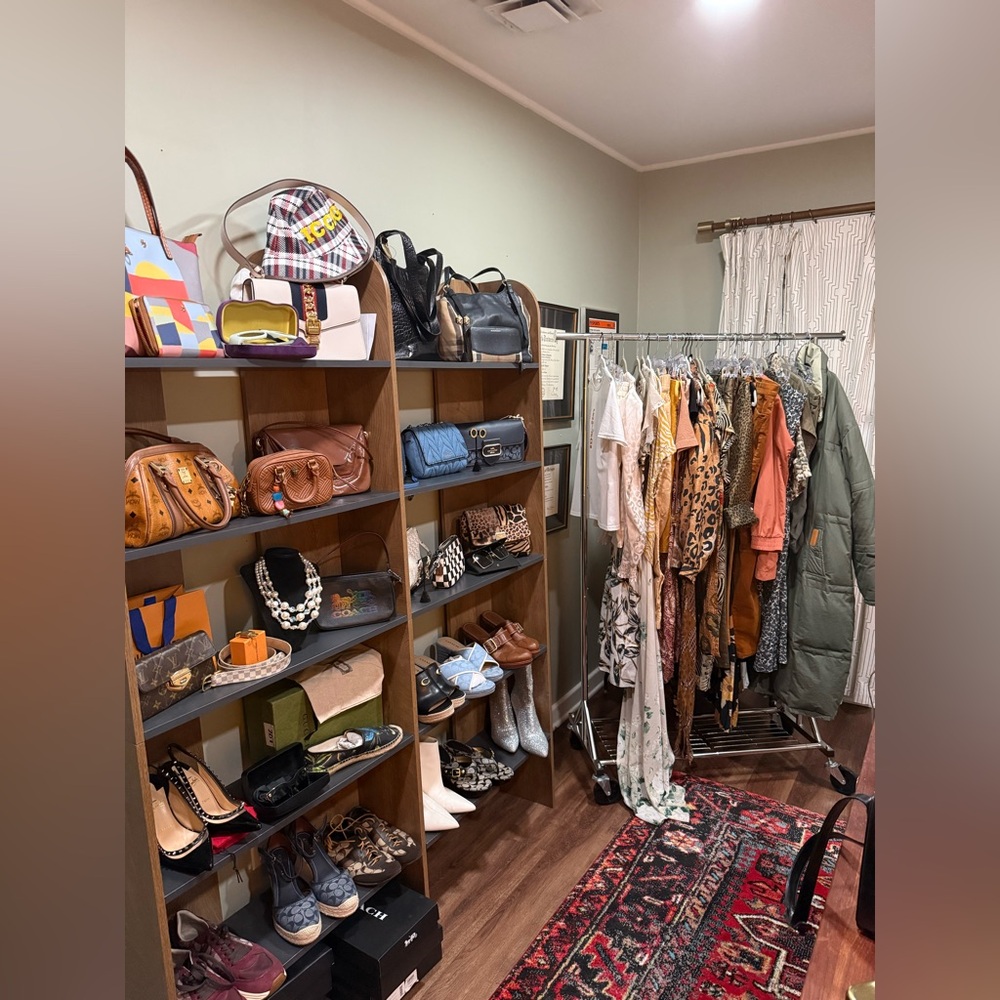 Ashley is Live! ๐ SATURDAYS 7am est ๐ lux designer vintage Share Shows - Picture 4 of 8